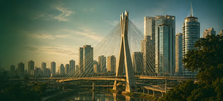 Ponte Estaiada e skyline da cidade de São Paulo